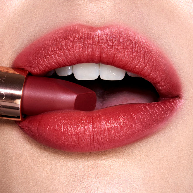 Charlotte Tilbury - Walk of no shame (Matte Revolution)